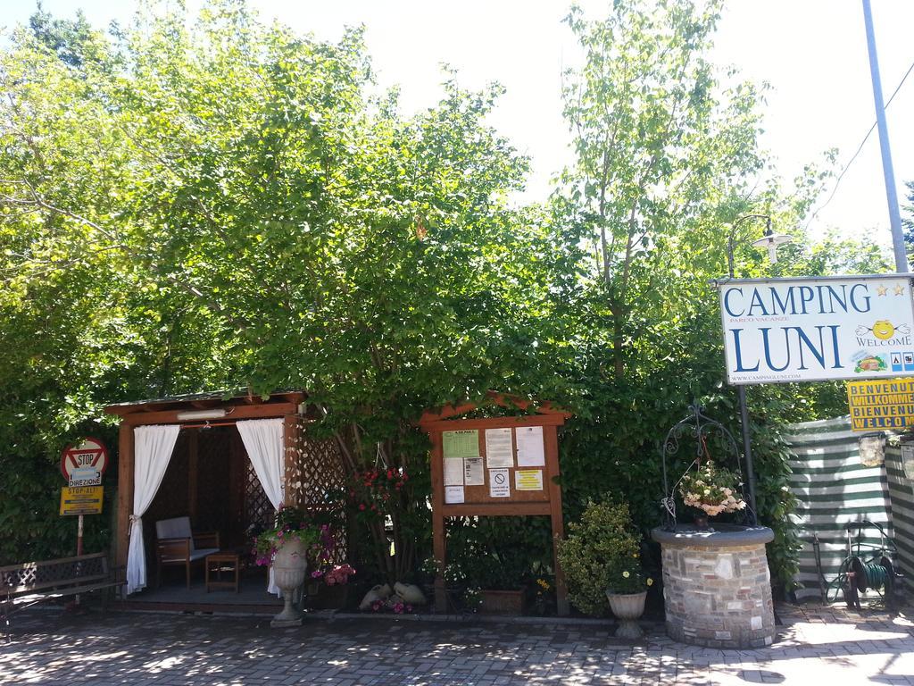 Camping Luni Marina di Massa Bagian luar foto