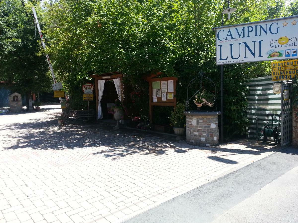 Camping Luni Marina di Massa Bagian luar foto